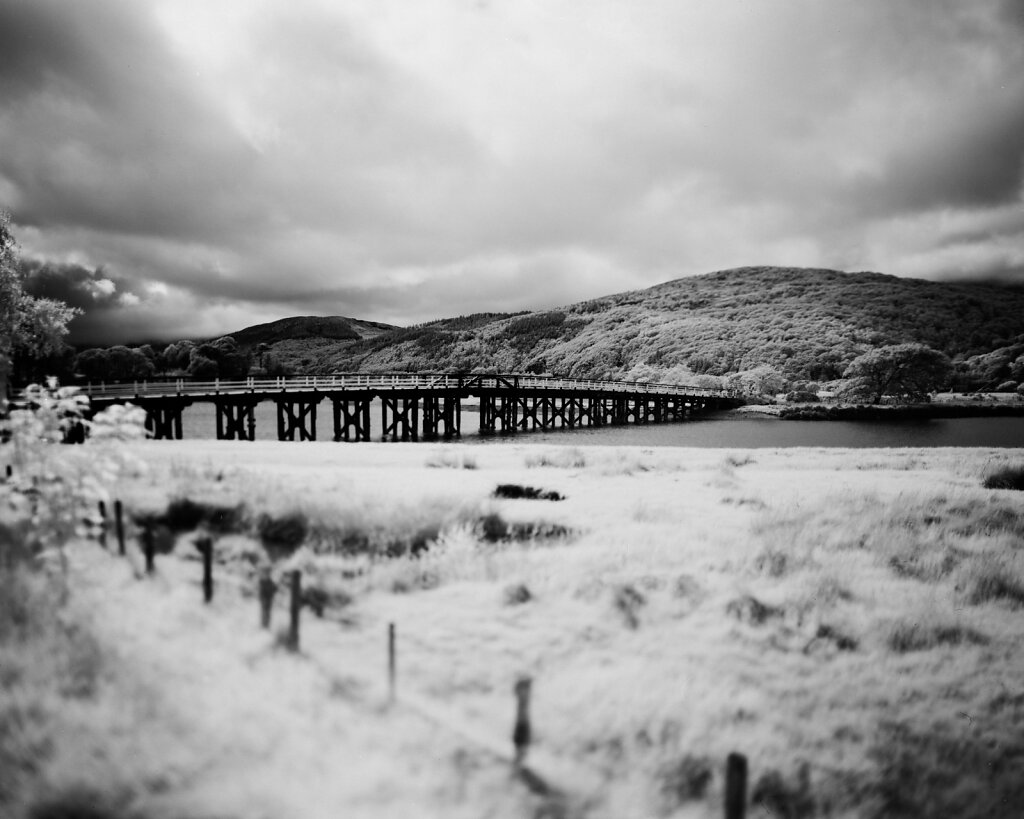 Penmaenpool wood bridge, Pays de Galles (4x5'' IR400)