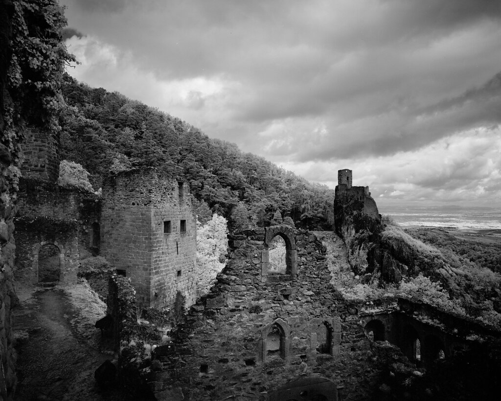 Château de Saint-Ulrich (Château du Girsberg au fond)